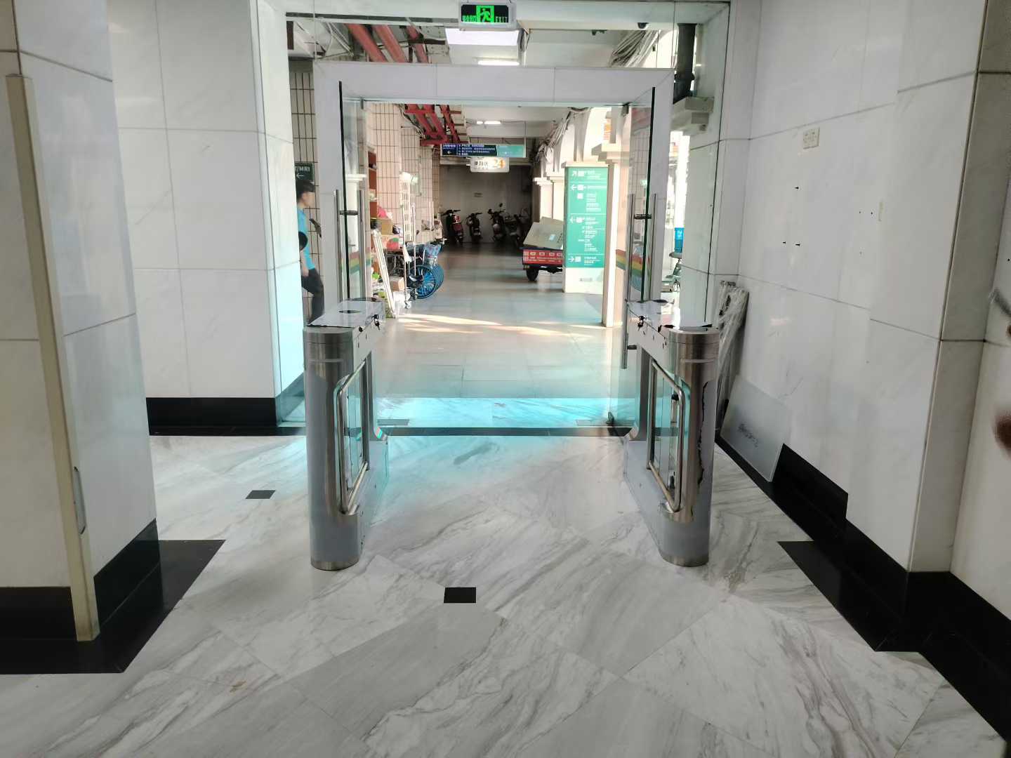 配图