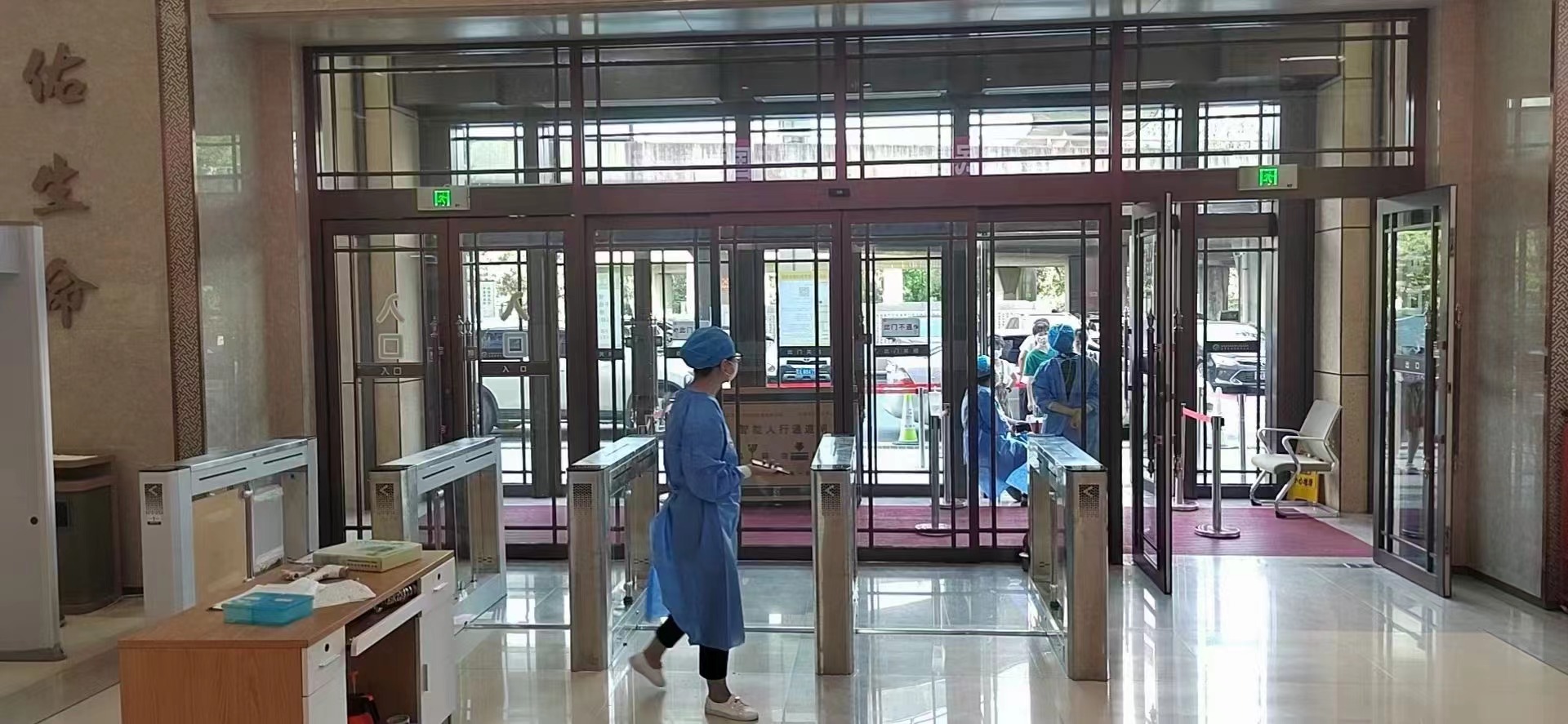 配图