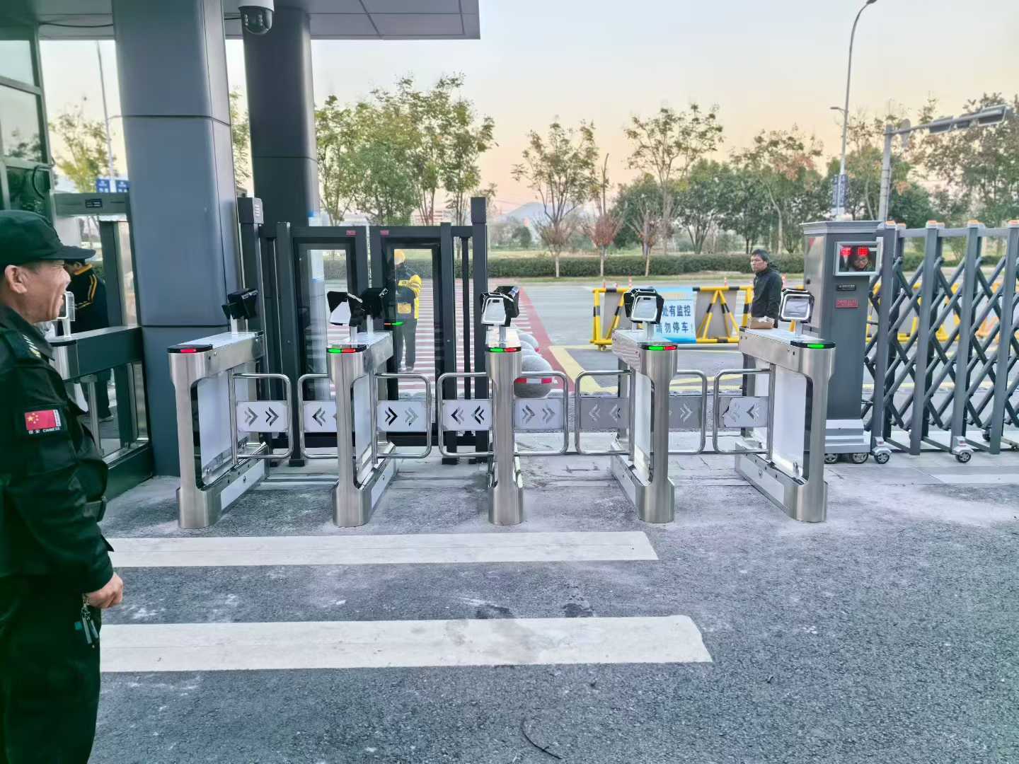 配图