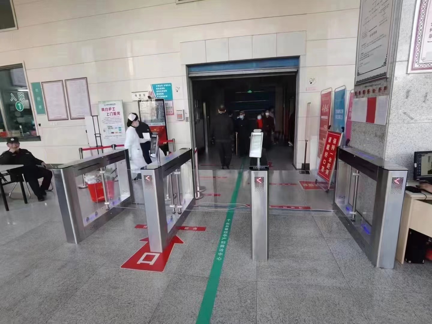 配图