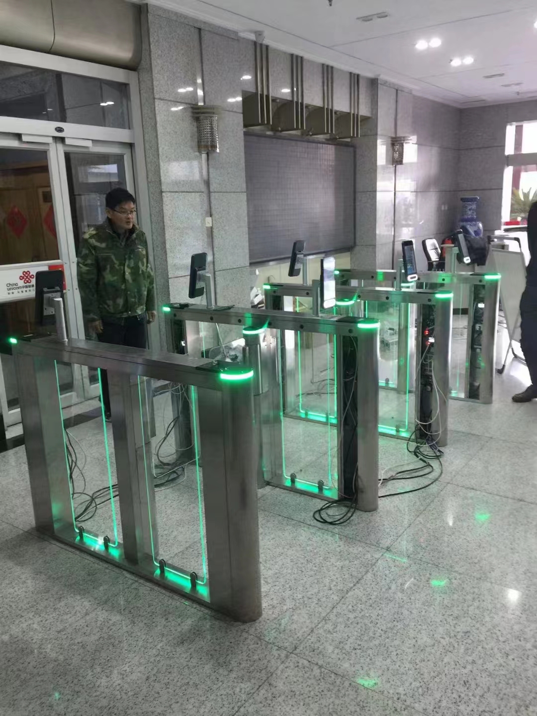 配图