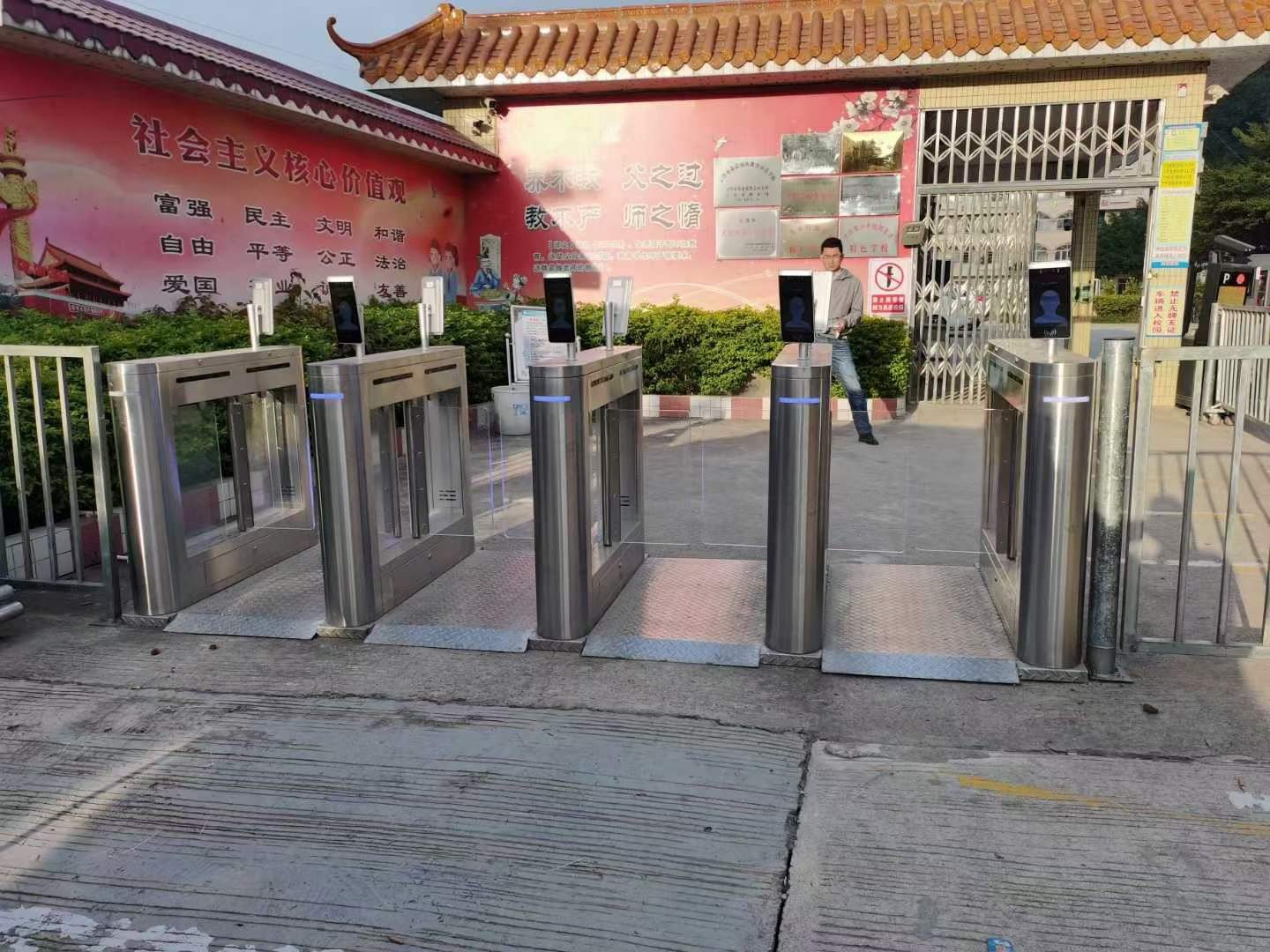 配图