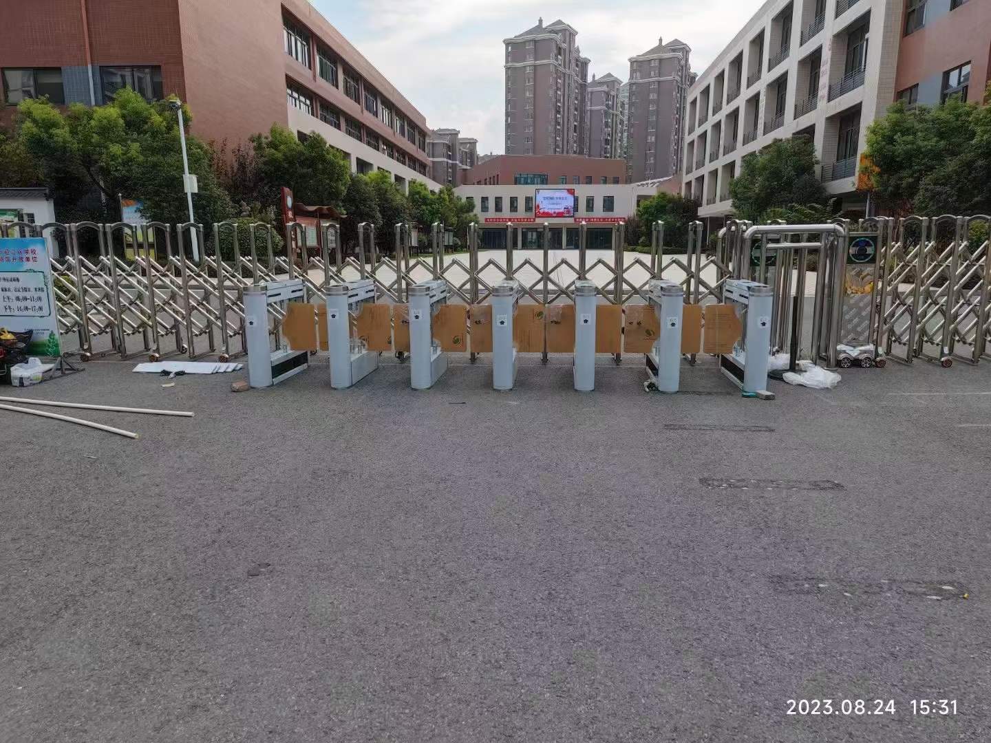 配图