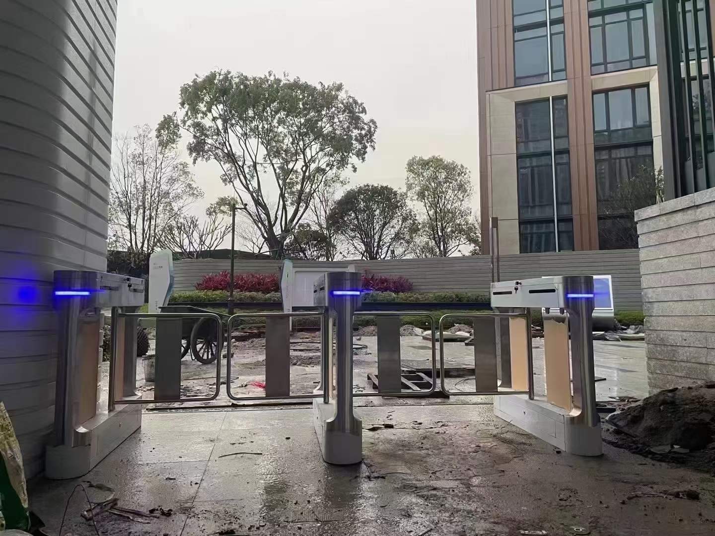 配图