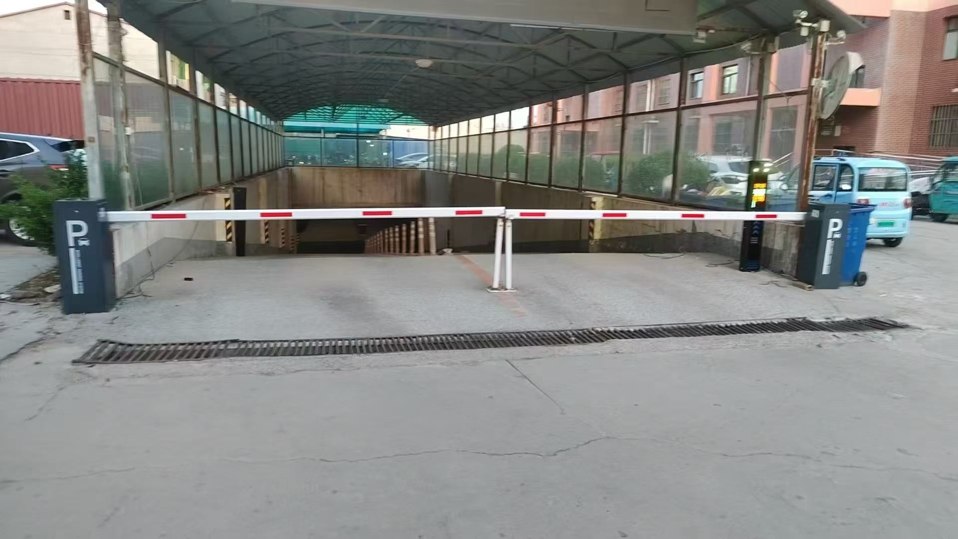 配图