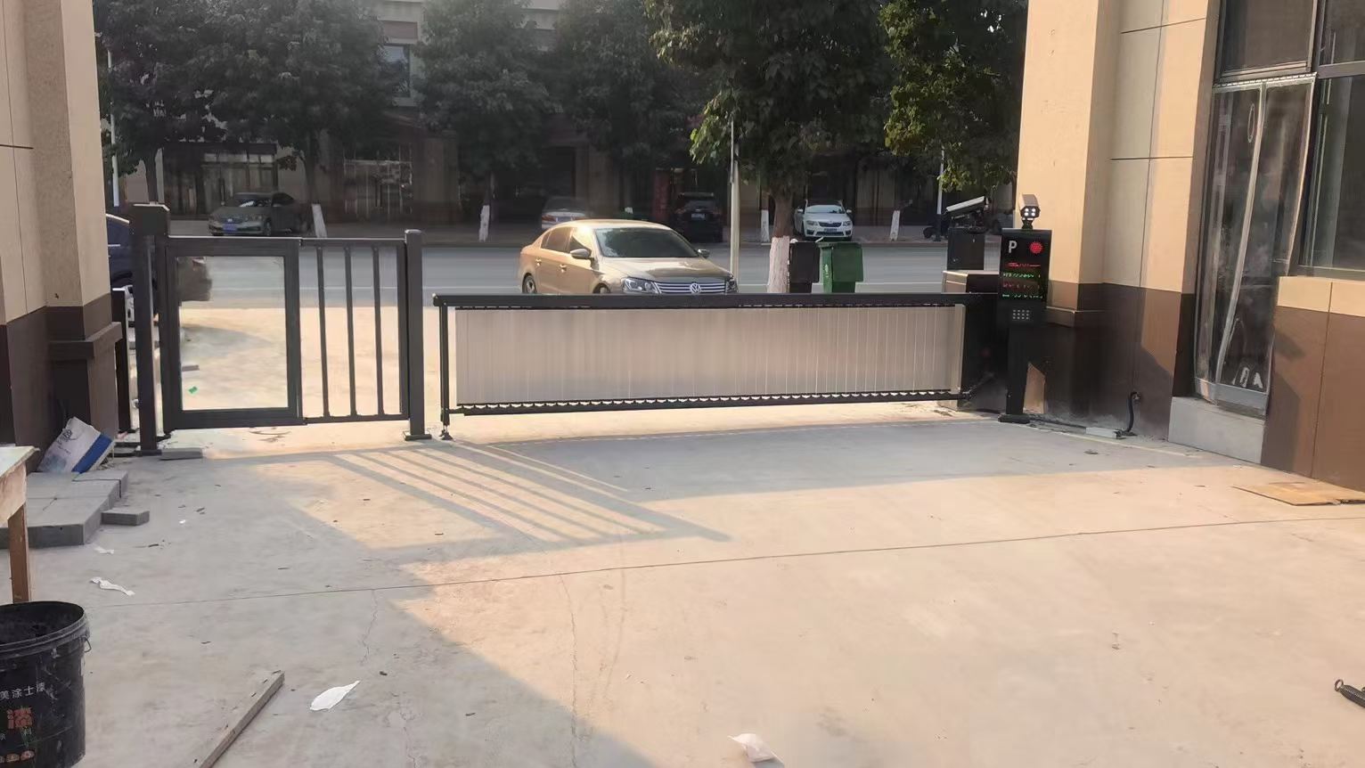 配图