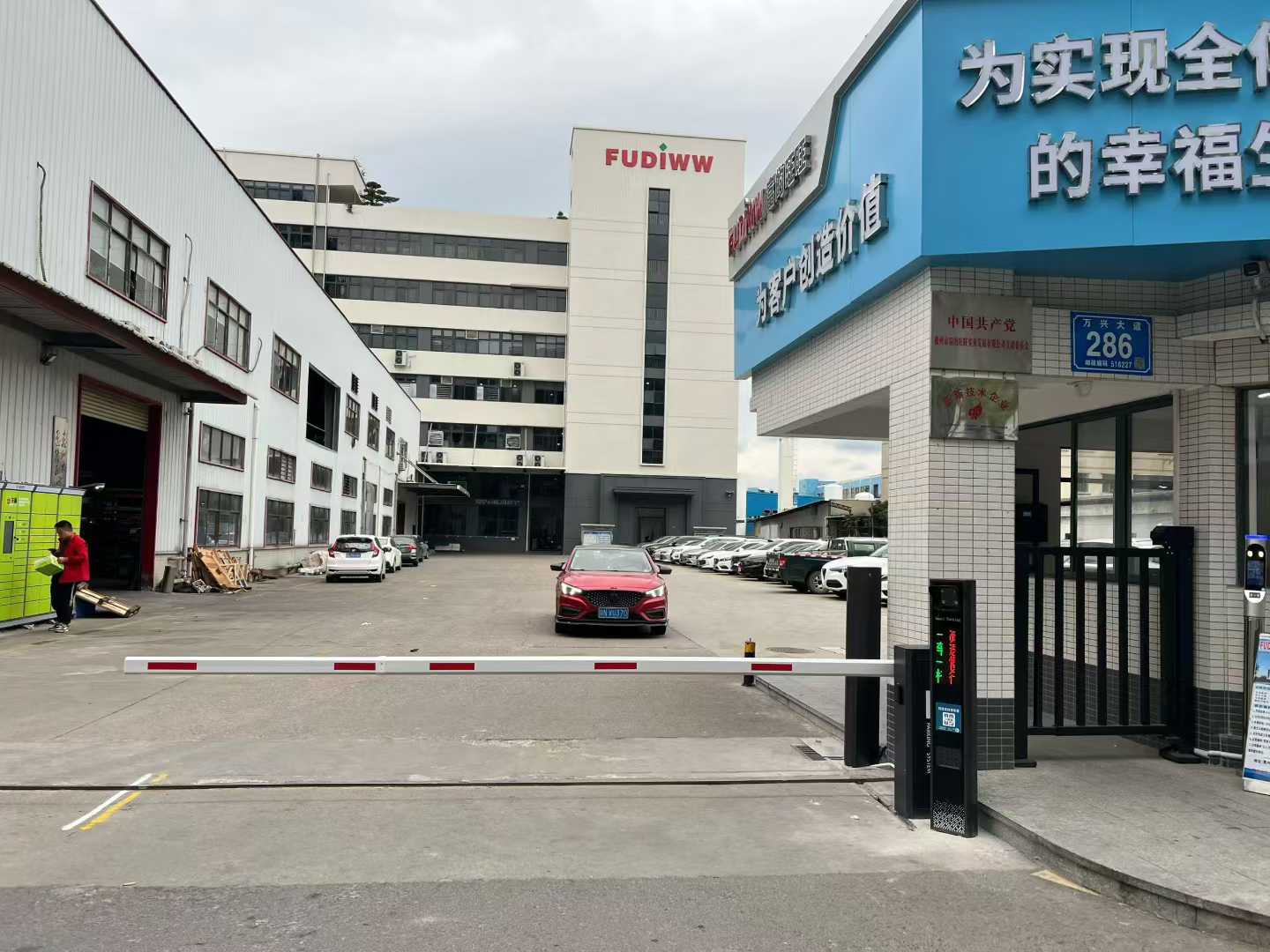 配图