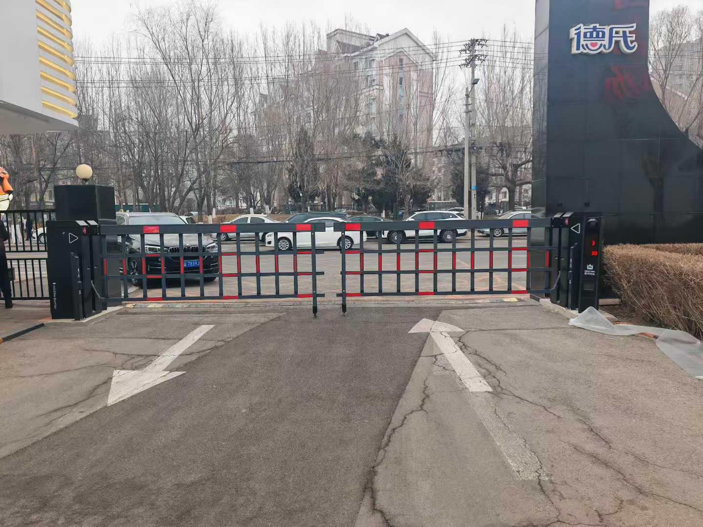 配图