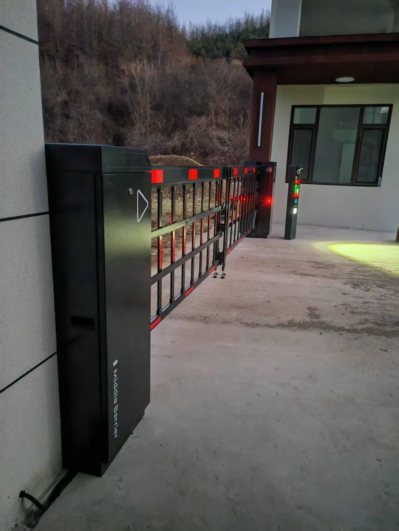 配图