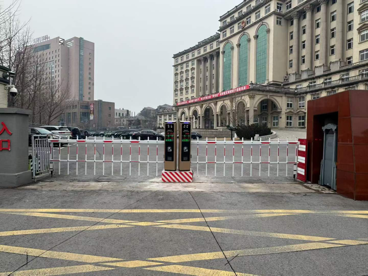配图